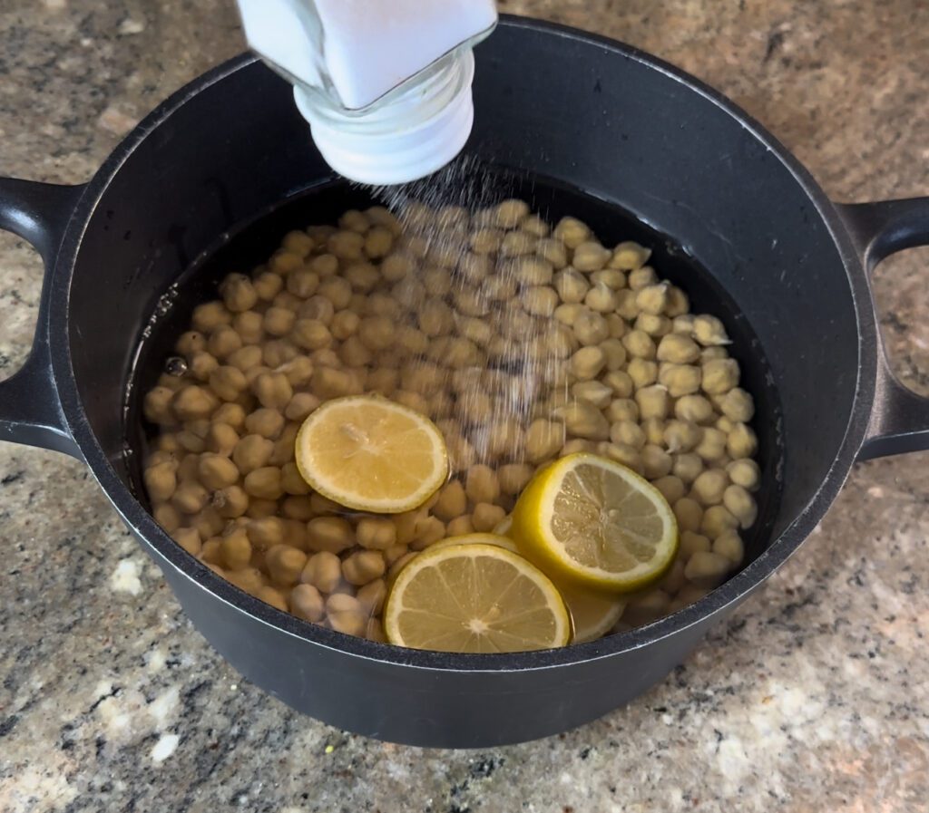 Hummus with lemons